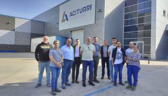 La planta de Aciturri en Boecillo muestra su compromiso con la innovación a los colegiados de ingenierosVA