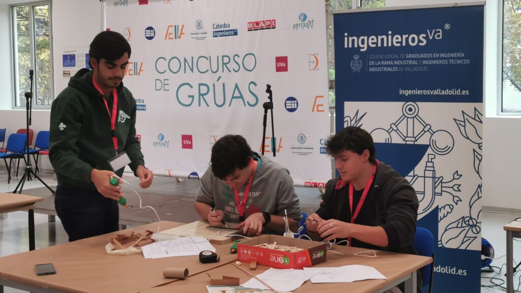 Ingenio, trabajo en equipo y mucha emoción en el X Concurso de Grúas de la Eii UVa