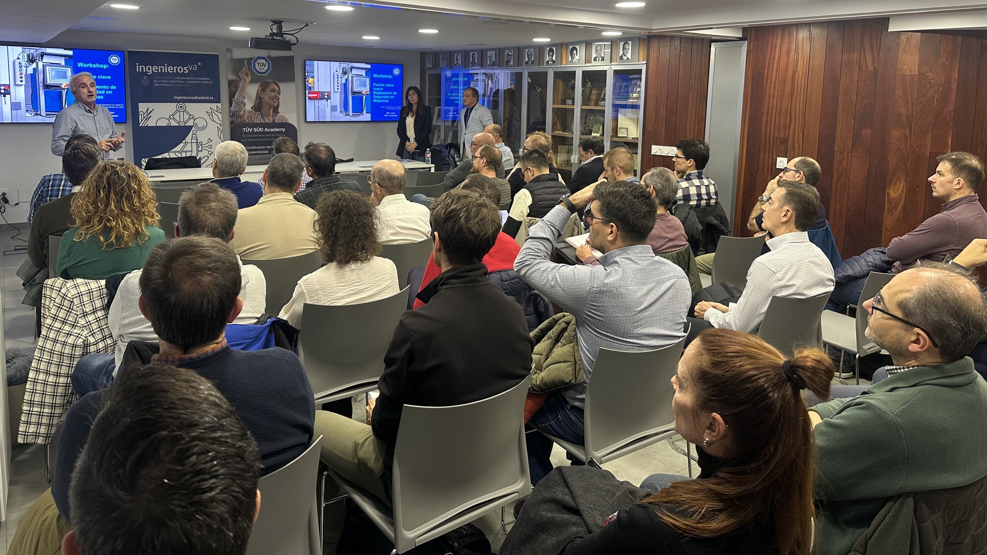 La jornada técnica sobre el nuevo Reglamento de Seguridad en Máquinas llena el salón de actos de ingenierosVA