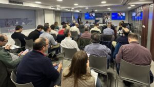 La jornada técnica sobre el nuevo Reglamento de Seguridad en Máquinas llena el salón de actos de ingenierosVA