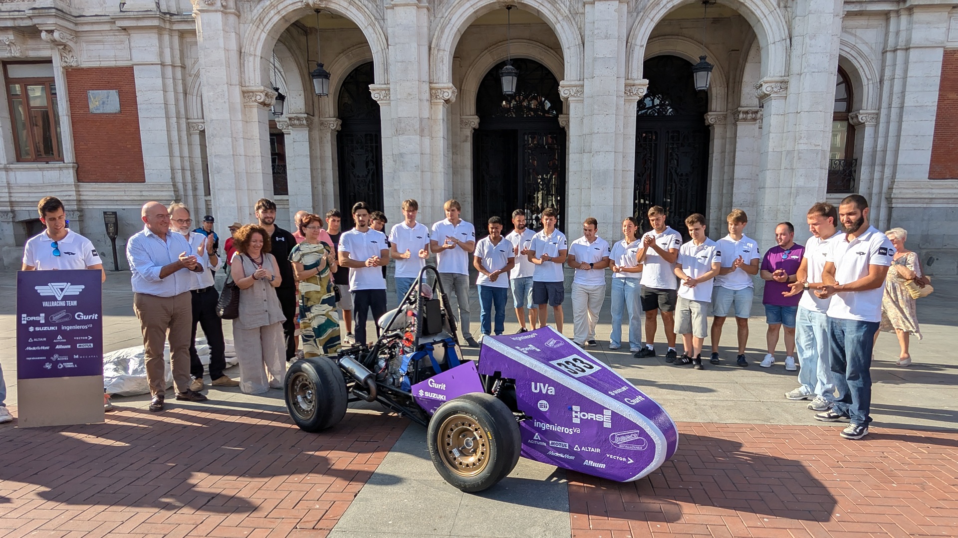 VallRacing presenta su nuevo monoplaza con el respaldo de la Cátedra ingenierosVA antes de competir en Formula Student