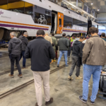 ingenierosVA reúne a medio centenar de colegiados en la visita técnica a los talleres de RENFE